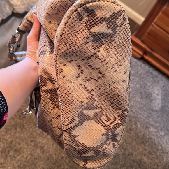 Micheal Kors Python leather… barely used great condition - Picture 4 of 7